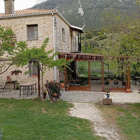 Xenonas Souliou Hotel Samonída Exterior foto